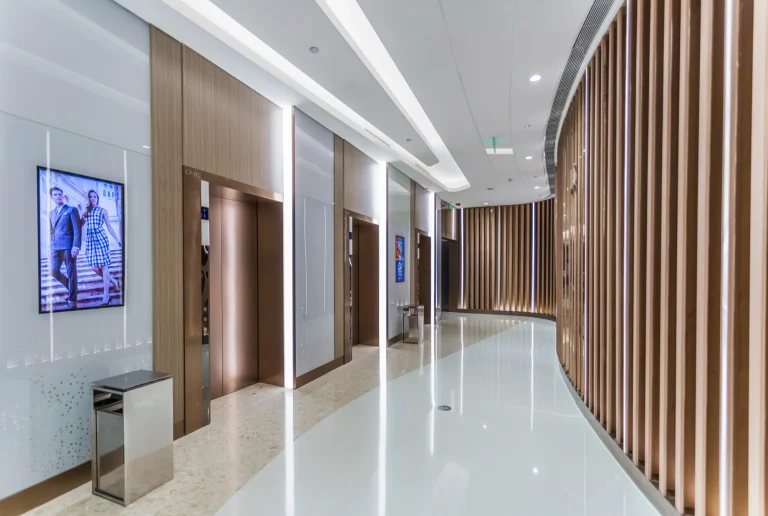 Hall de ascensores en un edificio de Barcelona